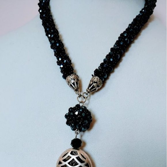 The Angela’s Jewelers Special Design Necklace Hand - Picture 3 of 4